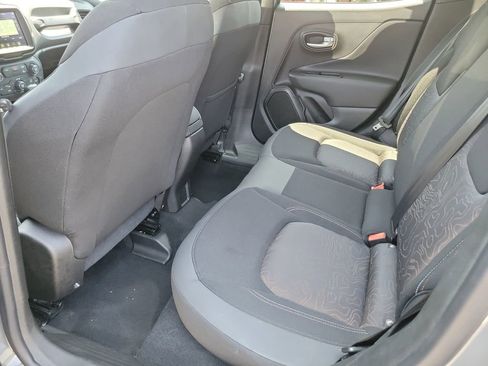 Used 2023 Jeep Renegade Latitude AWD/4WD image 20