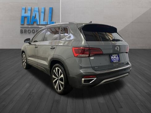 Certified 2023 Volkswagen Taos SE w/ Panoramic Sunroof Package image 4