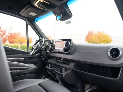 Used 2024 Mercedes-Benz Sprinter 2500 image 18