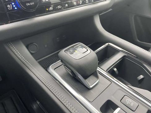 Used 2025 Nissan Pathfinder Platinum FWD image 30