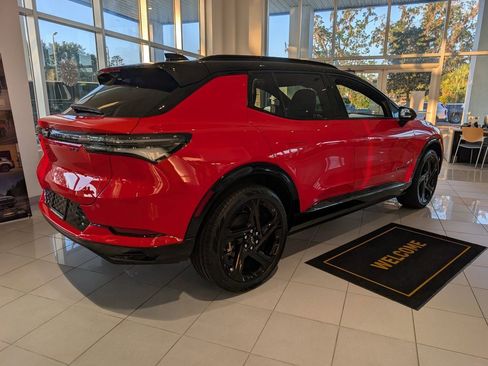 New 2026 Chevrolet Equinox EV RS image 7