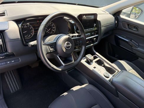 Used 2025 Nissan Pathfinder SV AWD/4WD image 4