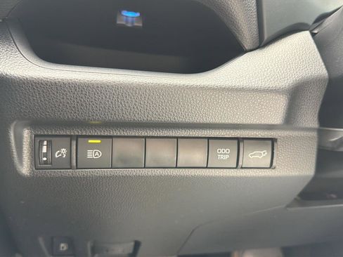 Used 2025 Toyota RAV4 XSE AWD/4WD image 30