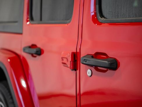 Used 2022 Jeep Wrangler Unlimited Sahara w/ Cold Weather Group AWD/4WD image 14