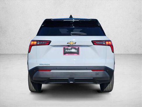 New 2026 Chevrolet Equinox LT w/ Convenience Package II FWD image 8