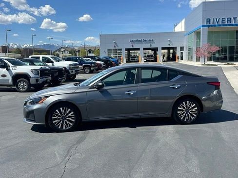 Used 2025 Nissan Altima 2.5 SV FWD image 20