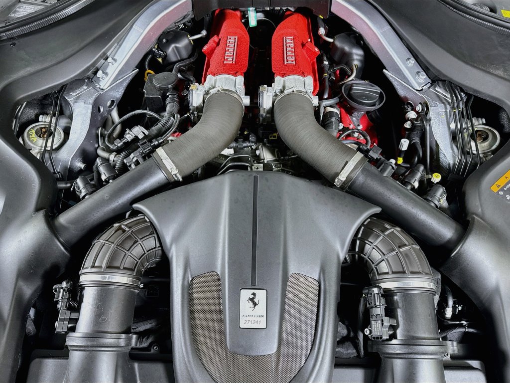 Certified 2022 Ferrari Roma RWD image 5
