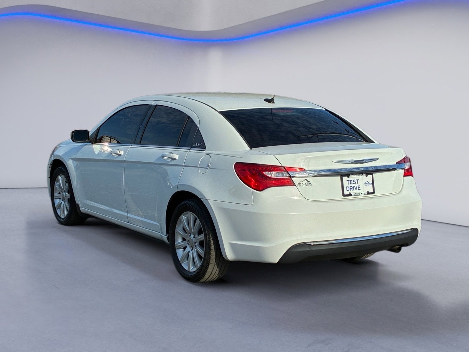 Used 2013 Chrysler 200 Touring FWD image 8