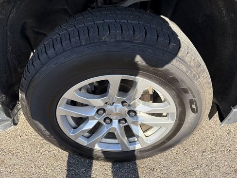 Used 2022 Chevrolet Suburban LT image 14