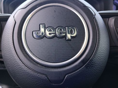 Used 2025 Jeep Gladiator Mojave AWD/4WD image 5