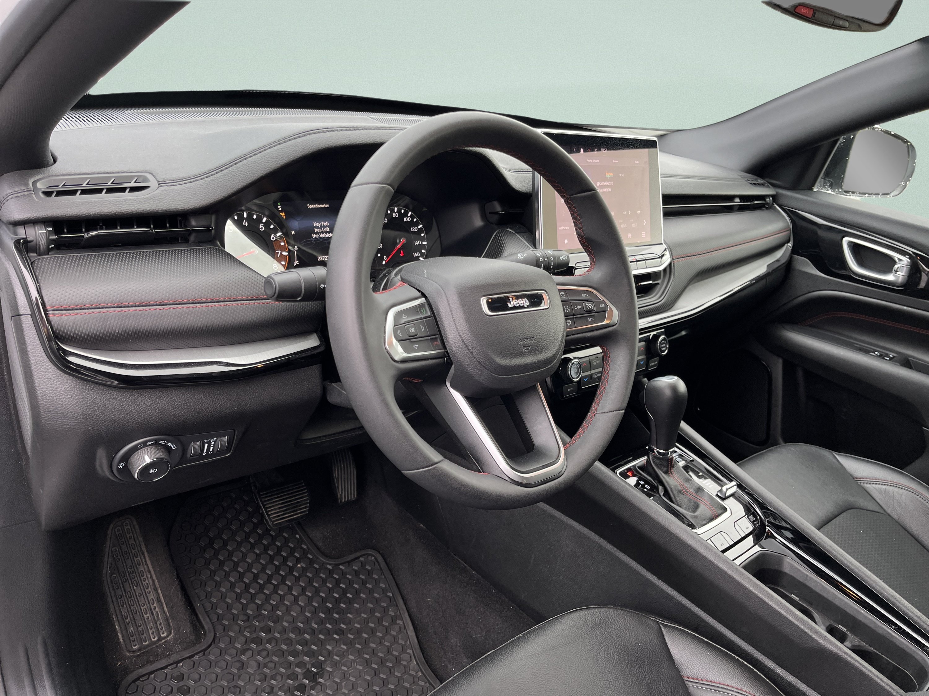 Used 2025 Jeep Compass Trailhawk AWD/4WD image 20