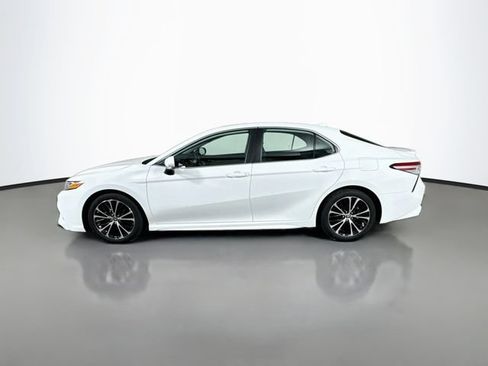 Used 2020 Toyota Camry SE w/ Moonroof Package AWD/4WD image 3