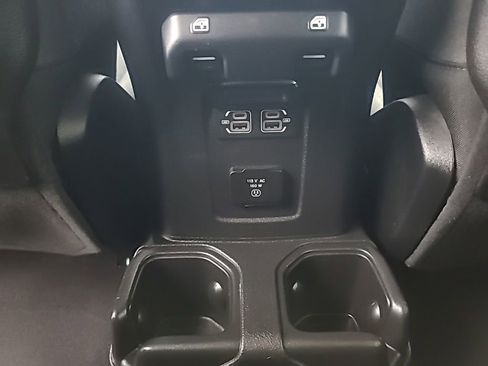 Used 2025 Jeep Wrangler Unlimited Rubicon AWD/4WD image 22