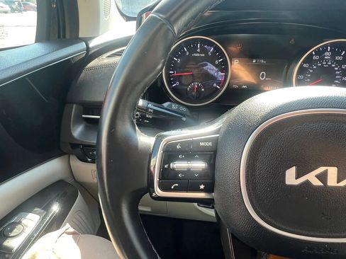 Used 2022 Kia Carnival EX FWD image 20