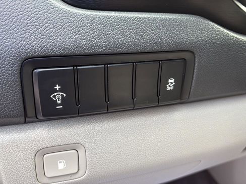 Used 2020 Kia Sedona LX image 17