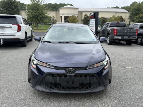 Used 2020 Toyota Corolla LE FWD image 3