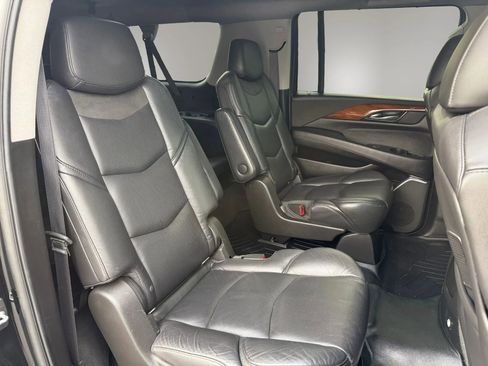 Used 2019 Cadillac Escalade ESV Luxury image 29