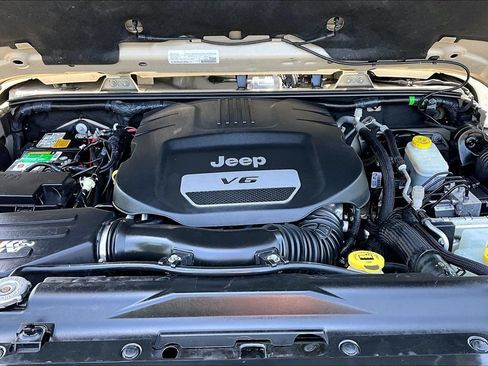 Used 2018 Jeep Wrangler Unlimited Rubicon w/ Connectivity Group AWD/4WD image 29