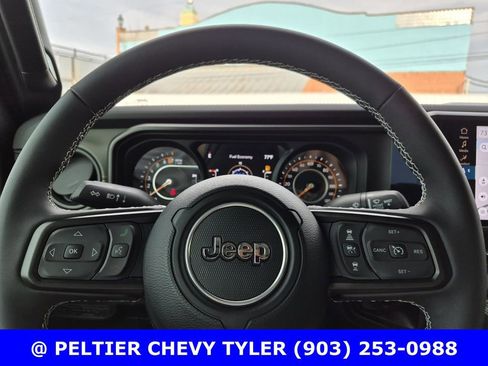 Used 2025 Jeep Gladiator Mojave image 20
