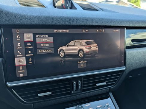 Used 2021 Porsche Cayenne AWD/4WD image 17