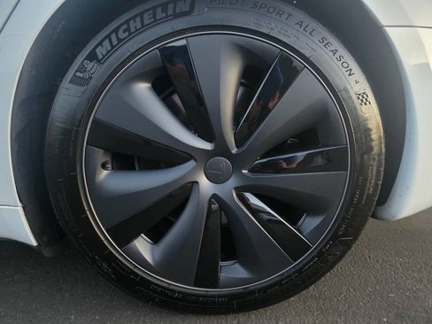 Used 2023 Tesla Model S image 17