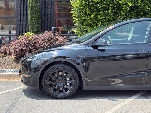 Used 2021 Tesla Model Y Long Range AWD/4WD image 10