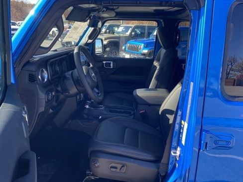 New 2025 Jeep Gladiator High Tide image 15