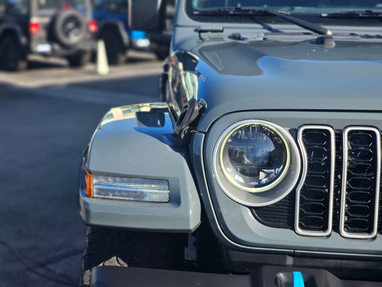 Used 2024 Jeep Wrangler Unlimited Sahara AWD/4WD image 3