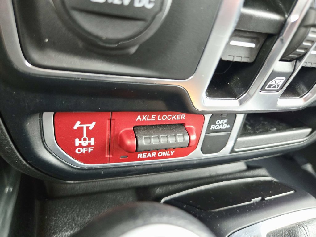 Used 2024 Jeep Wrangler Unlimited AWD/4WD image 31