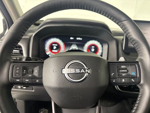 Used 2025 Nissan Rogue SL w/ Tech Package FWD image 13