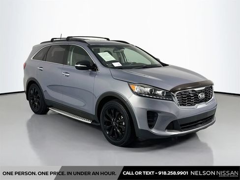 Used 2019 Kia Sorento S FWD image 3