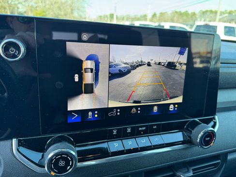 Used 2024 Chevrolet Colorado Trail Boss w/ Technology Package image 27