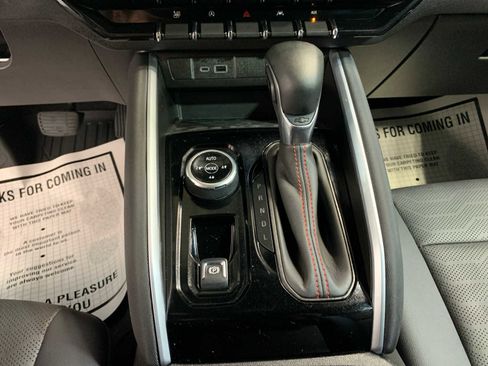 Used 2024 Chevrolet Colorado Z71 w/ Z71 Convenience Package 2 image 6