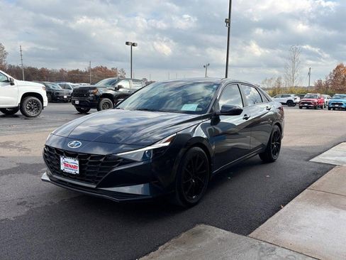 Used 2023 Hyundai Elantra SE image 8