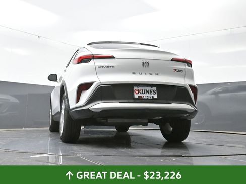 Used 2025 Buick Envista Preferred image 56