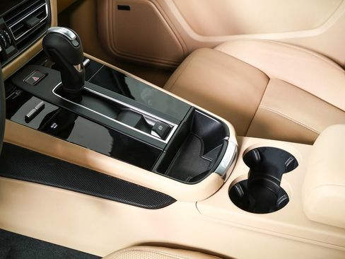 Certified 2025 Porsche Macan image 19