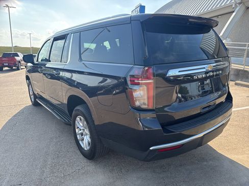 Used 2024 Chevrolet Suburban LT image 5