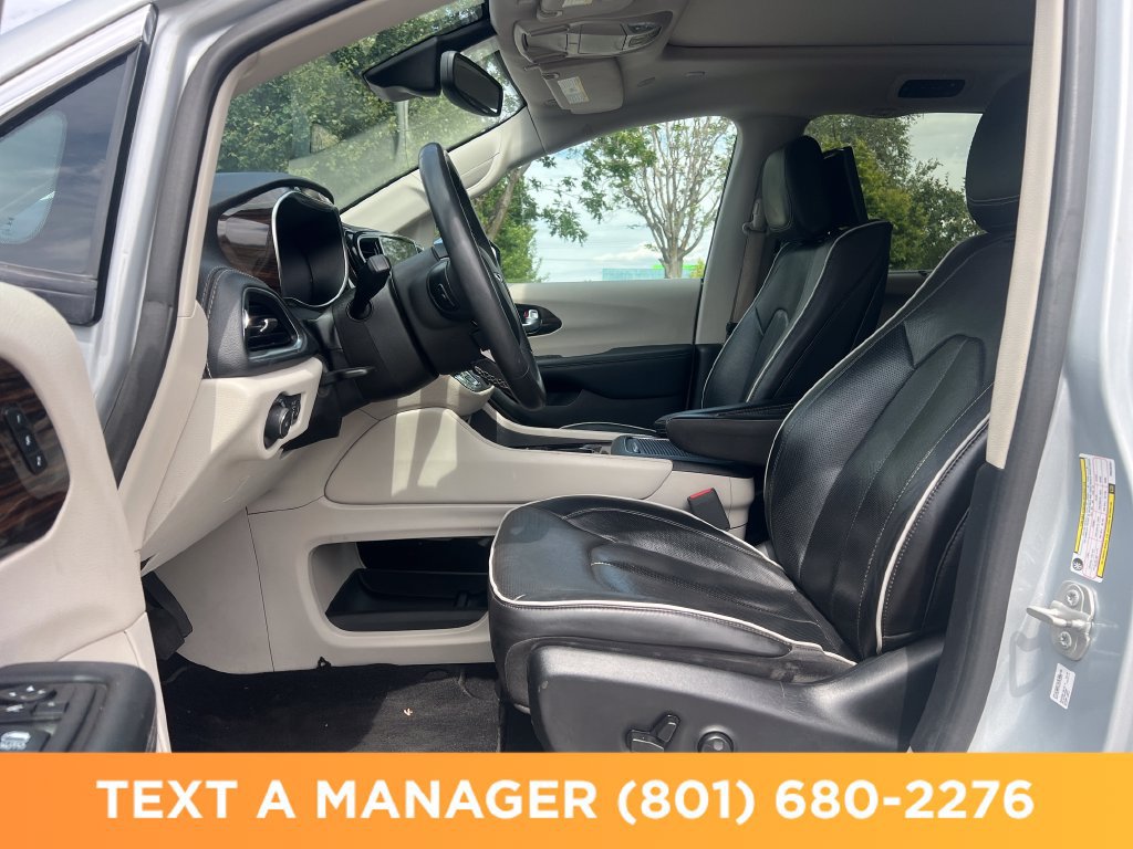 Used 2023 Chrysler Pacifica Limited w/ Uconnect Theater Family Group AWD/4WD image 11