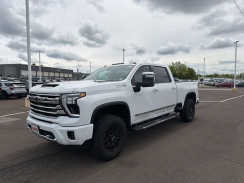 Used 2024 Chevrolet Silverado 3500 High Country w/ Technology Package AWD/4WD image 3