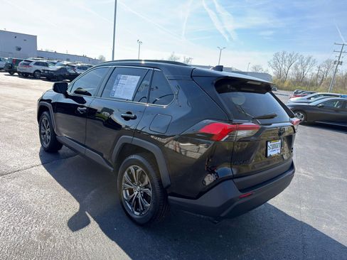 Used 2022 Toyota RAV4 XLE Premium image 6