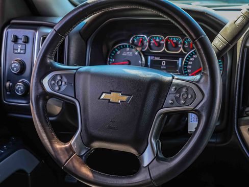 Used 2018 Chevrolet Silverado 1500 LT w/ Midnight Edition image 9