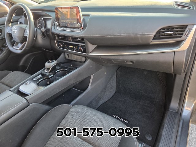 Used 2025 Nissan Rogue SV FWD image 17