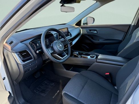 Used 2023 Nissan Rogue SV AWD/4WD image 3