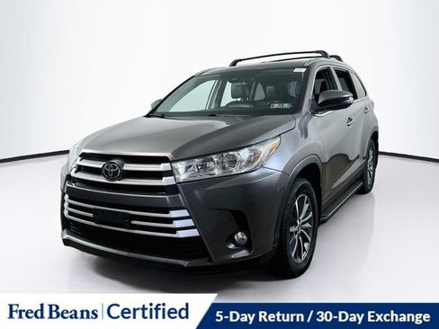 Used 2019 Toyota Highlander XLE AWD/4WD image 3