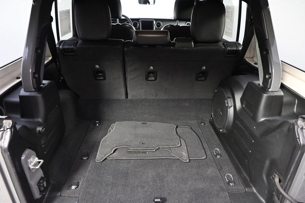 Used 2023 Jeep Wrangler Unlimited Sahara AWD/4WD image 19