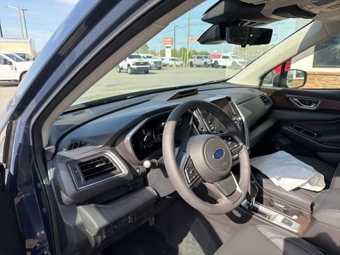 Used 2023 Subaru Ascent Touring image 4