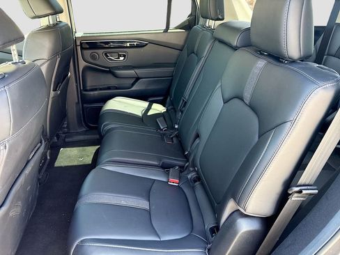 Used 2025 Honda Pilot Touring image 25
