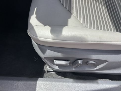 Used 2021 Toyota Camry SE w/ Audio Upgrade Package FWD image 11