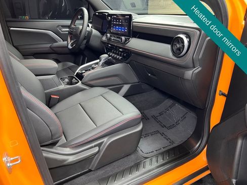 Used 2025 Chevrolet Colorado Z71 w/ Technology Package AWD/4WD image 9
