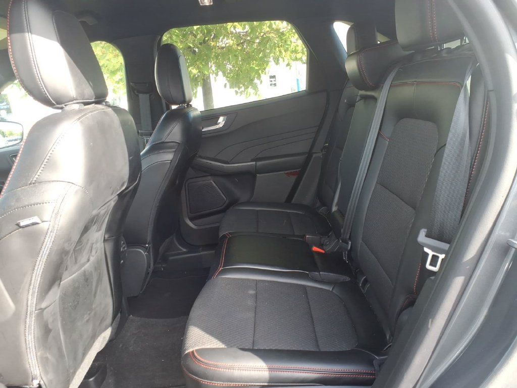 Used 2024 Ford Escape ST-Line w/ Tech Pack #1 AWD/4WD image 8